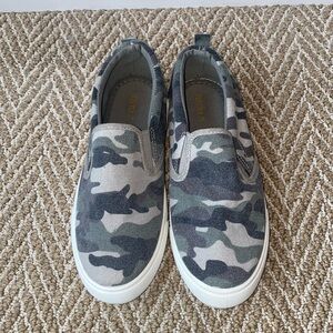 Forever 21 Camo Slip-On Shoes -Size 8.5M
